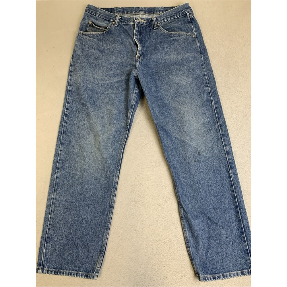 Wrangler‎ Jeans Men's Size 35 X 30 Relaxed Fit Medium Wash Blue Denim pants